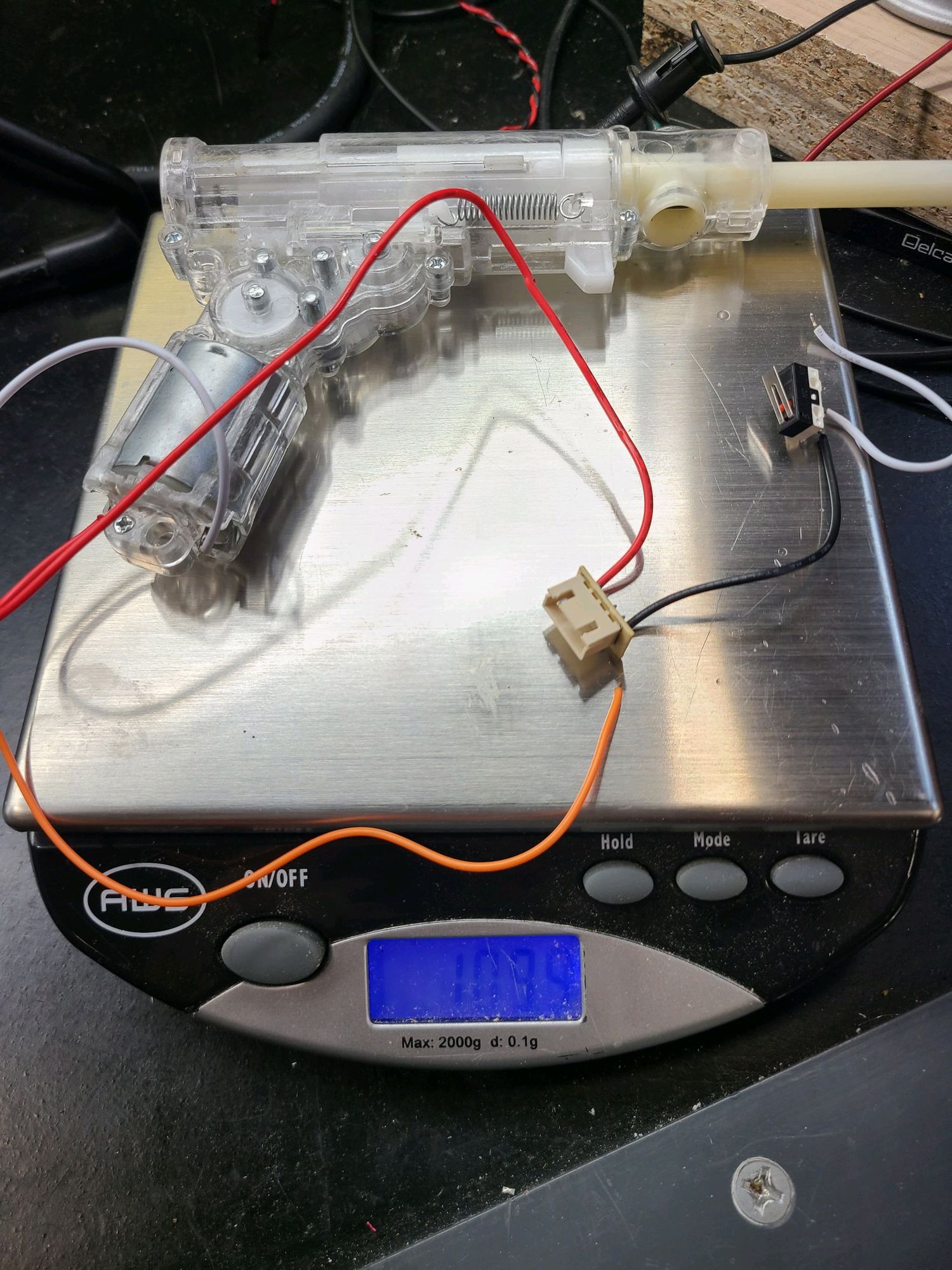 Payload mass measurement on scale